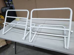 lot 59 image: Set Of 2 On Ground Back Support