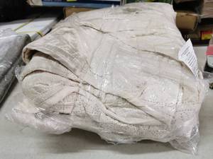 lot 10136 image: Chezmoi Collection King Blanket Cream