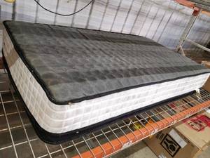 lot 10144 image: Inofia 39x75x12 Twin Mattress