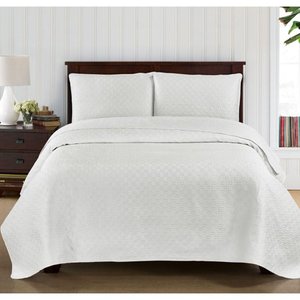 lot 10161 image: Basket Weave Quilt Set by Brielle Queen