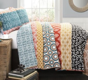 lot 10099 image: The Curated Nomad La Boheme Boho Stripe 3-piece Quilt Set- Retail$75.98