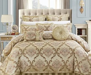 lot 10113 image: Chic Home Antonio 13 Piece Jacquard Scro