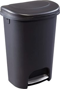 lot 3940 image: Rubbermaid Trashcan
