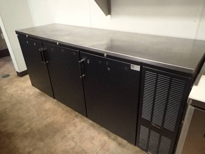 lot 2046 image: Perlick 84 Undercounter 3 Door Beverage Cooler