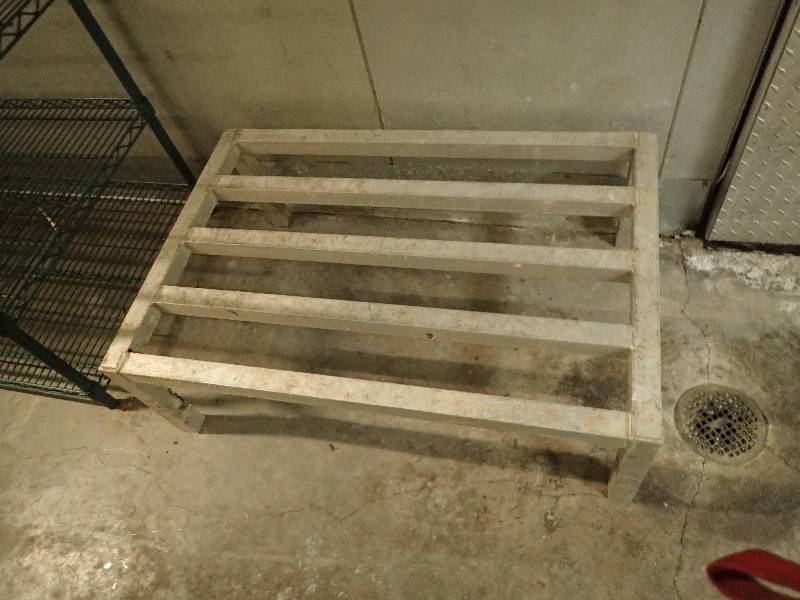lot 2091 image: 36 Aluminum Dunage Rack