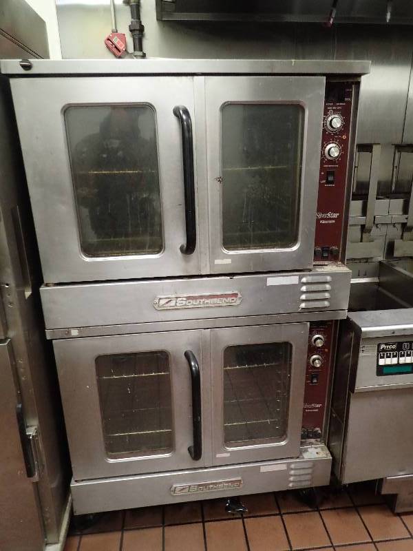lot 2104 image: Southbend Silverstar Electric Double Stack Convection Oven
