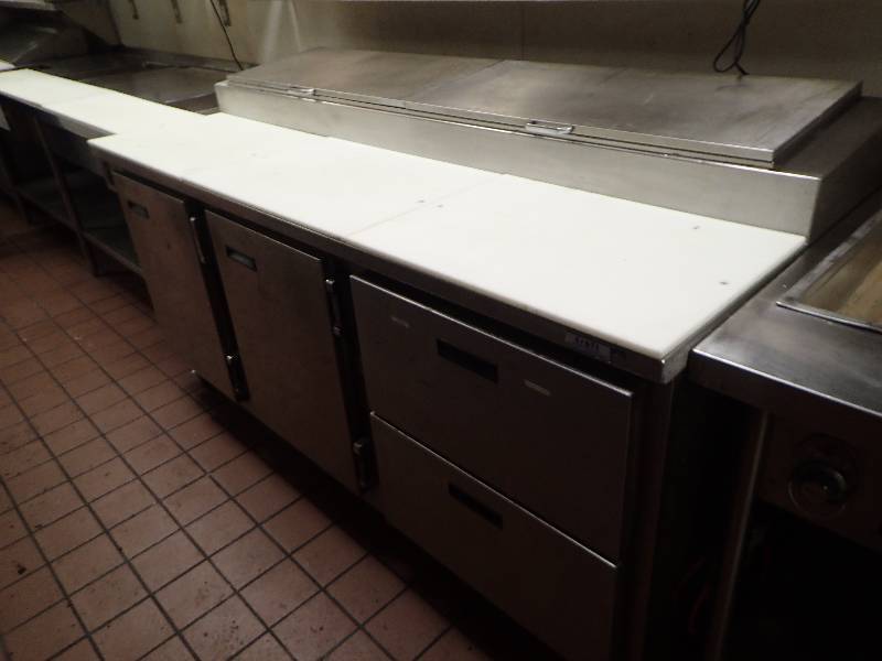 lot 2117 image: Craft 78 Pizza Prep Table