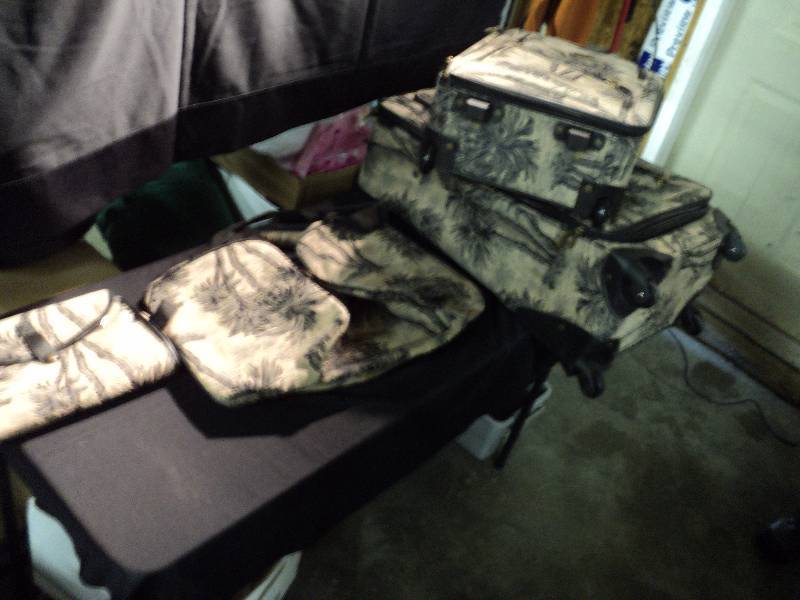 lot 5002 image: (4) piece set Quest Luggage (1) Duffle Style Bag, (1) hanging toiletries bag, (1) small suitcase, (1) carry-on suitcase