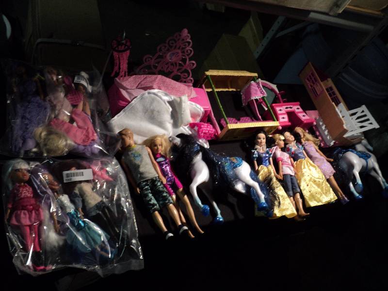 lot 5018 image: Large lot of Barbie dolls, clothing, accessories and furniture--over 20 pieces