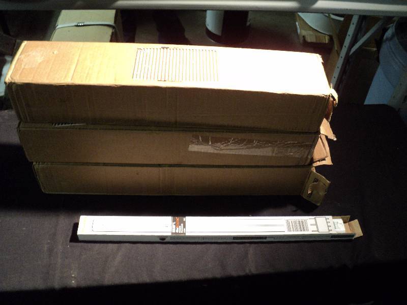 lot 5020 image: (3) case Sylvania Delux Fluorescent bulbs 40W FT40DL Eco