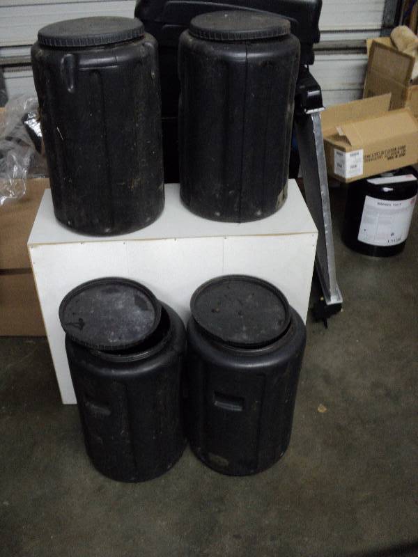 lot 5044 image: (4) ct. lot plastic feed cans with screw-on lids