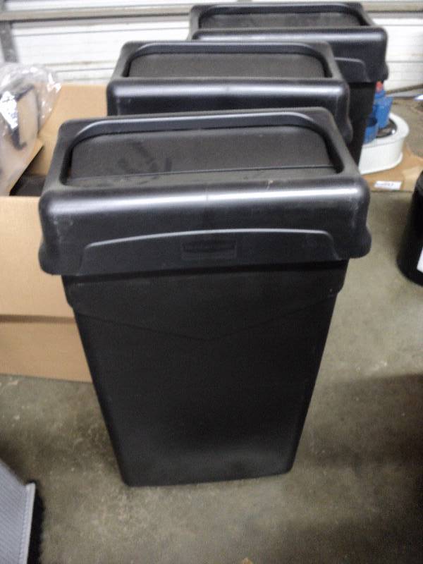 lot 5047 image: (1) Rubbermaid Commercial Products Slim Jim Trash Can FG267360, Black 32 can, 34 can w lid, 20 gallon