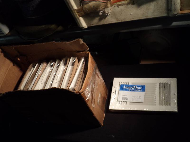 lot 5062 image: (1) case Ameri-Flow 3- way sidewall register, 12 x 6 w 12 fins, 10 registers per case, white