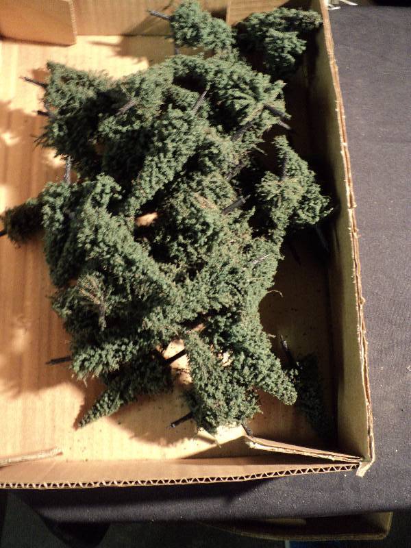 lot 5065 image: (50) ct. lot HO Scale 4 Evergreen trees