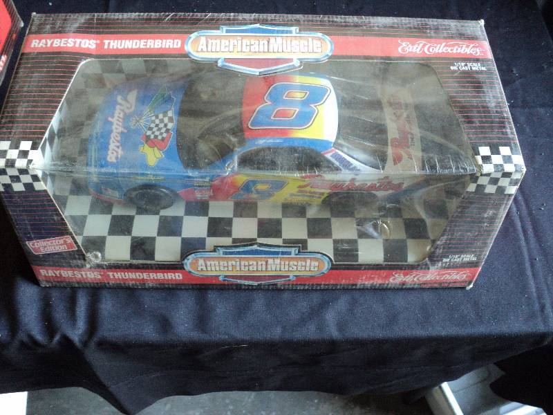 lot 5098 image: Ertl Collectibles American Classics Raybestos Thunderbird 118 scale