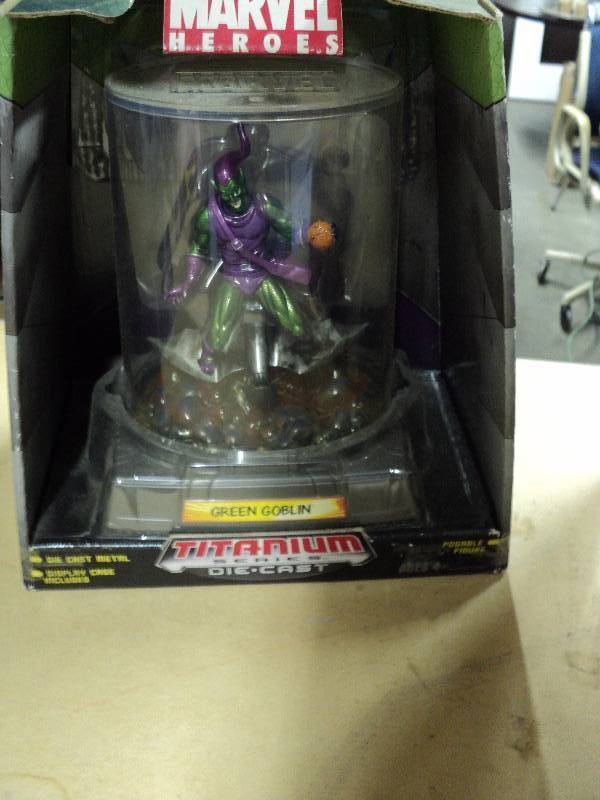lot 5116 image: Titanium Series Die Cast Figurine Green Goblin