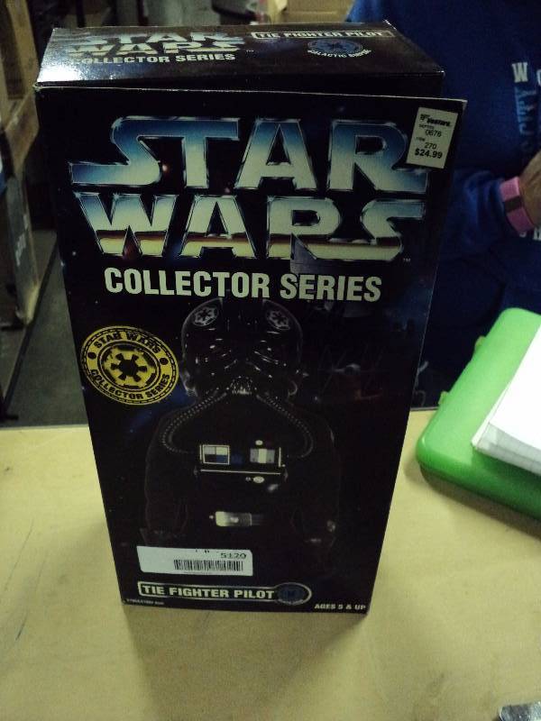 lot 5120 image: Star Wars Collectors Series Kenner- Hasbro 1997 Tie Fighter Pilot