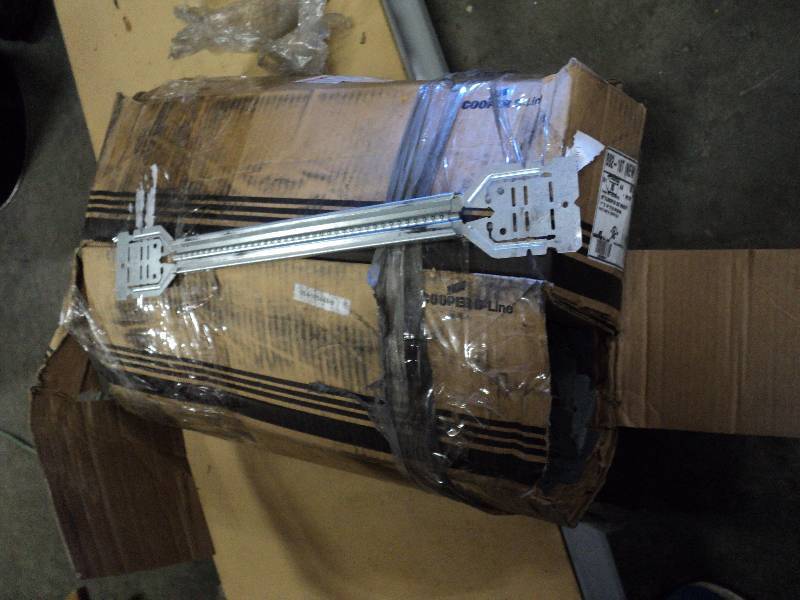 lot 5138 image: (2) cases of 50 ct. lot Cooper B-Line Telescoping box brackets 16 long