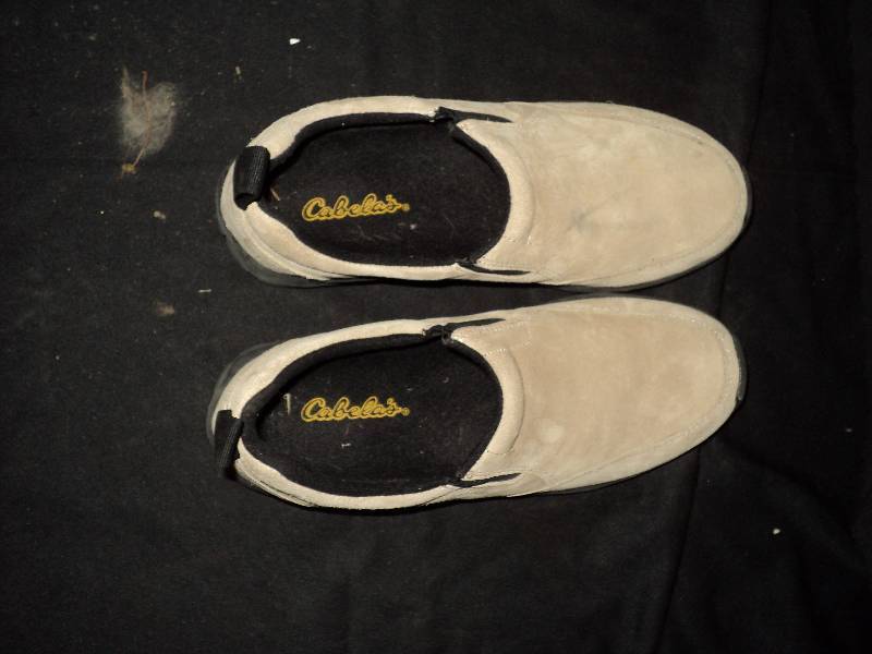 lot 5171 image: Cabelas Womens Slip-on shoes 9.5 tan suede with rubber soles, used- very little wear, black smudge on top