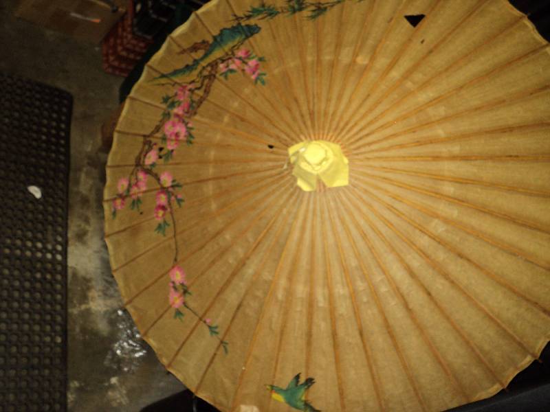 lot 5182 image: Vintage Bamboo & Rice Paper Parasol 36 diameter