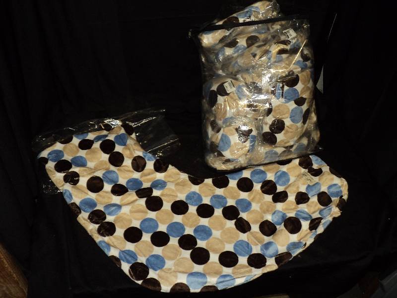 lot 5189 image: (16) ct. lot L shaped nursing pillow covers