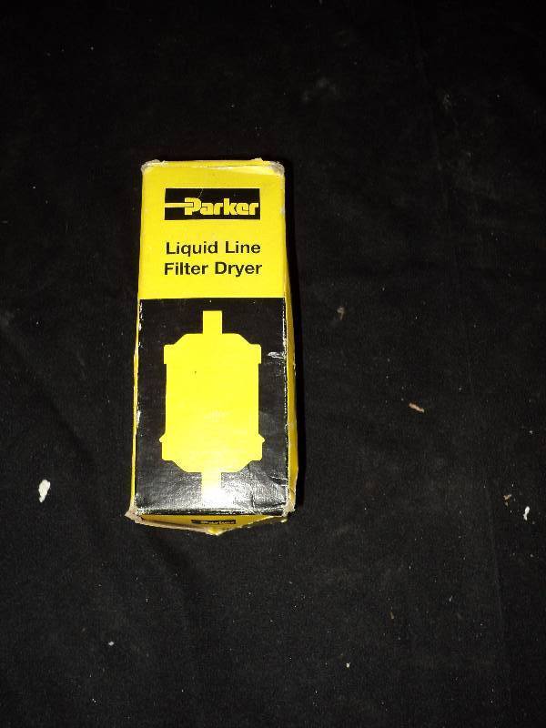 lot 5195 image: Parker Liquid Line Filter Dryer Model 162 (1)4E930