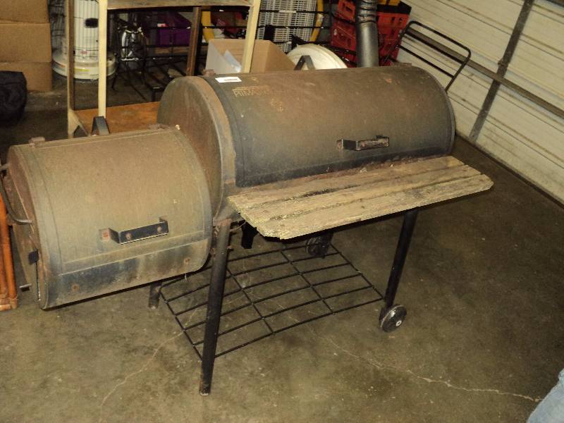lot 5233 image: Brinkman Pittmaster Smoker grill, used 