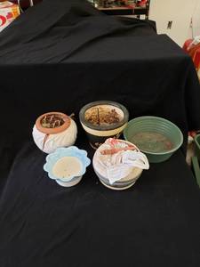 lot 1940 image: lot of flower pots
