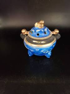 lot 1945 image: blue incense burner pot