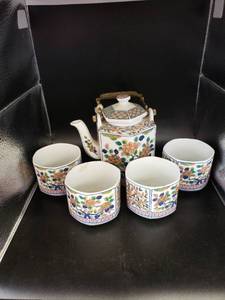 lot 1951 image: Asian teapot4 cups