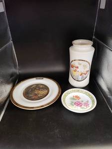 lot 1952 image: lot of Asian themed items