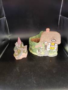 lot 1957 image: castlecottage