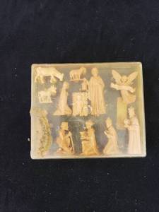 lot 1990 image: old plastic nativity in case