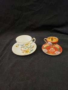 lot 1995 image: pair teacupssaucers
