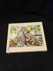 lot 2016 image: factory sealed Leopard Love puzzle