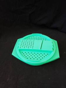 lot 2019 image: Tupperware grader