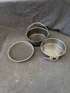 lot 2020 image: small set baking pans