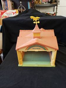 lot 2025 image: My Little Pony Show Stable