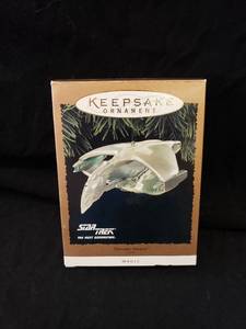 lot 2032 image: Star Trek Warburg Hallmark ornament