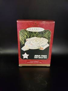 lot 2040 image: Star Trek USS Defiant Hallmark Ornament