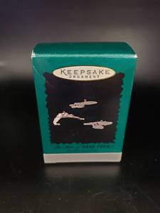 lot 2046 image: Star Trek Set 3 Ships ornaments