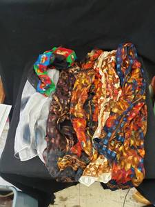 lot 2075 image: lot of scarves