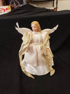 lot 2081 image: angel tree topper