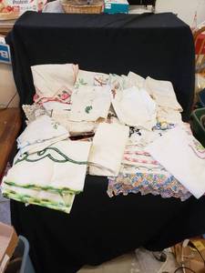 lot 2112 image: lot of old doiliestable runners