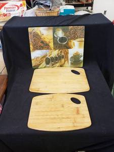 lot 2113 image: lotof 3 cutting boards