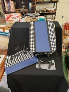 lot 2117 image: Rolling luggagenever used matching bag