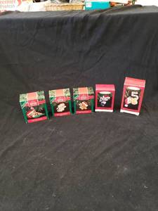 lot 2125 image: lot of 5 Hallmark ornaments