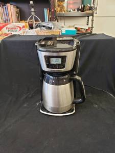lot 2129 image: Black & Decker coffee pot works