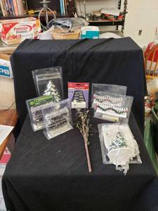 lot 2137 image: lot of Christmas village accessories