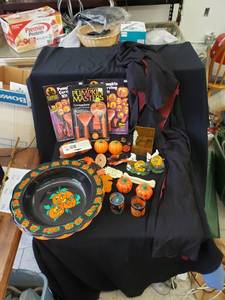 lot 2146 image: lot of Halloween itemscape